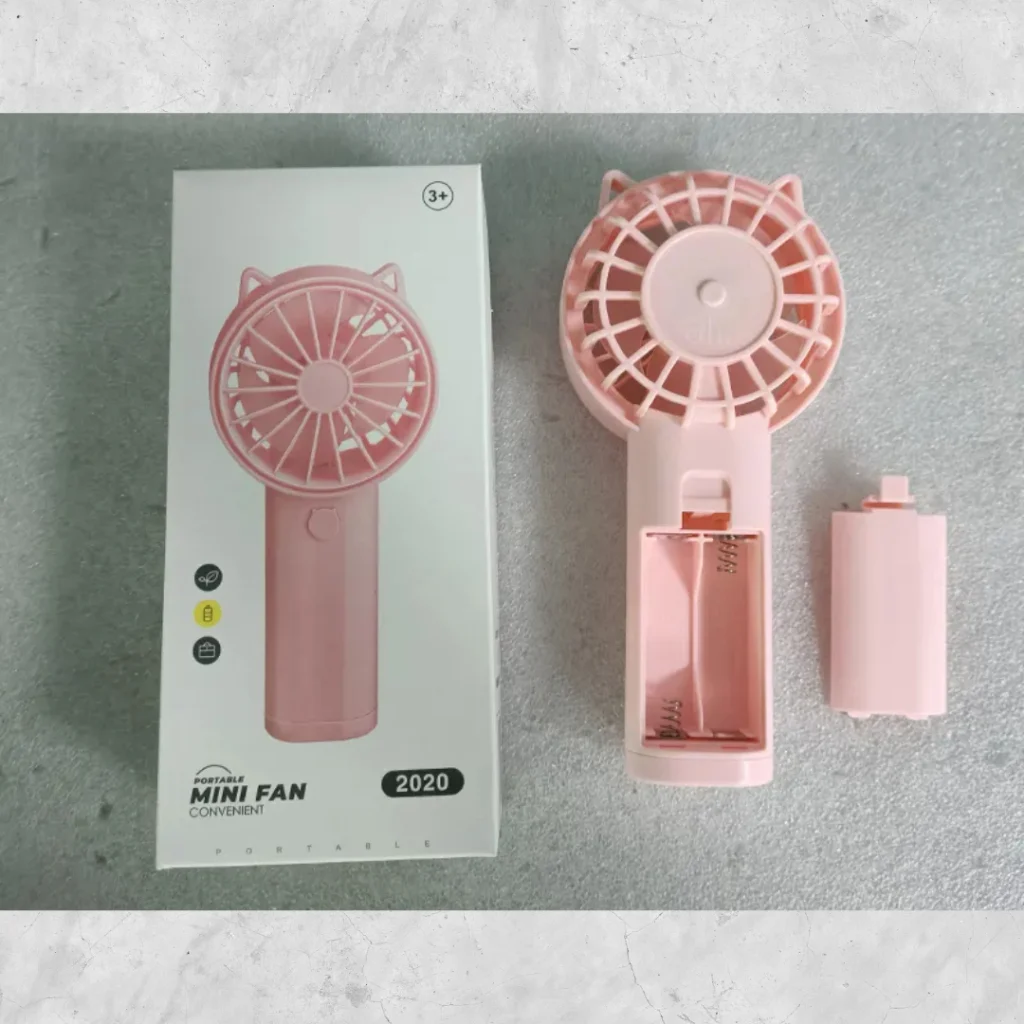 👉ร้านของคนไทย👈 ใช้ถ่าน พัดลมมือถือขนาดเล็ก พกพาง่าย Mini fan น้ำหนักเบา ทนทาน ไม่ต้องชาร์จ